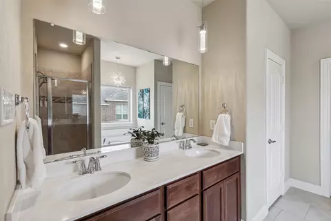 Bath - 561 Winnetka Dr, Oak Point, TX 75068 photo 2 of 5