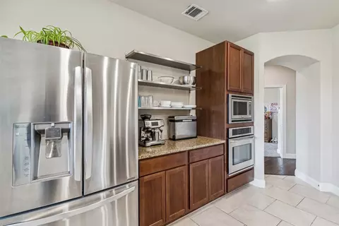Kitchen - 561 Winnetka Dr, Oak Point, TX 75068 photo 3 of 5
