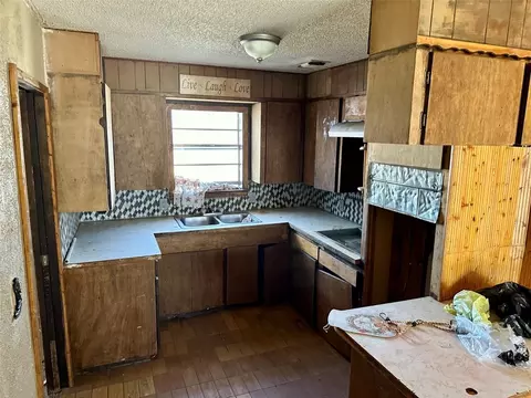 133 E Lowe Ave, De Leon, TX 76444 photo 9