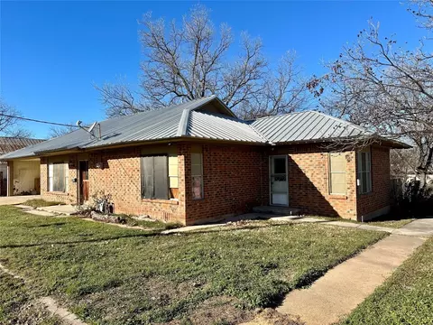 133 E Lowe Ave, De Leon, TX 76444 photo 5