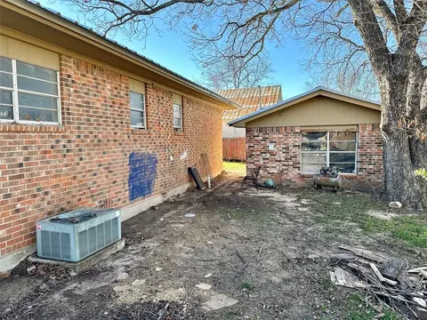 133 E Lowe Ave, De Leon, TX 76444 photo 2