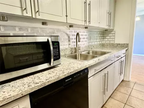 572 E Avenue J #D, Grand Prairie, TX 75050