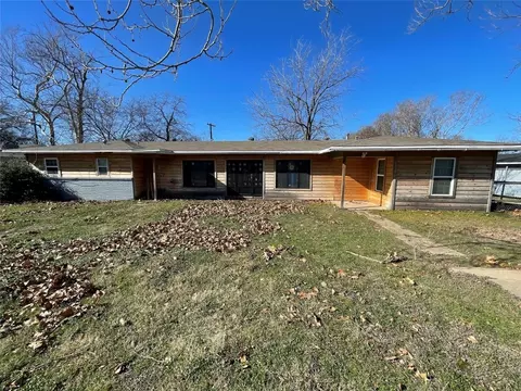 17 Macarthur Dr, Denison, TX 75020
