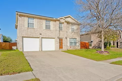 708 Quail Dr, Saginaw, TX 76131