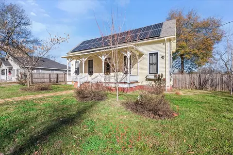 211 E Angelina St, Palestine, TX 75801