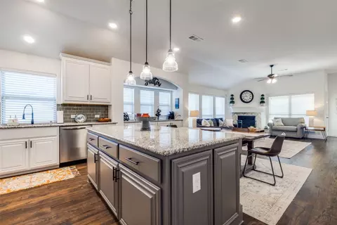 3421 Fletcher Rd, Heartland, TX 75126