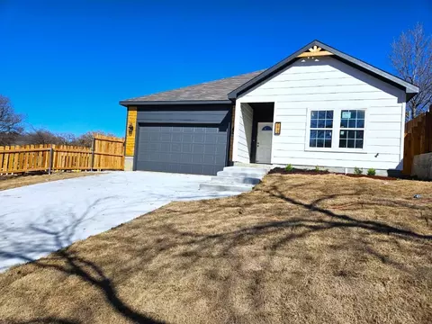 2610 17th St, Fort Worth, TX 76106