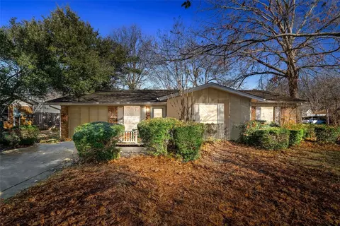 918 Surrey Ln, Grapevine, TX 76051