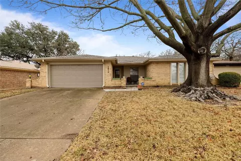 3914 Cedarwood Ct, Arlington, TX 76017