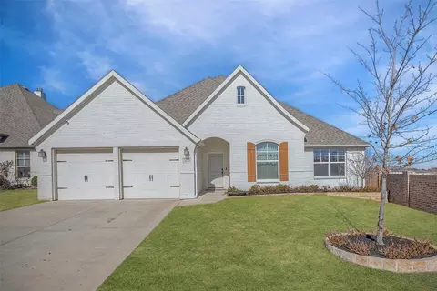 300 Bluffside Trl, Benbrook, TX 76126