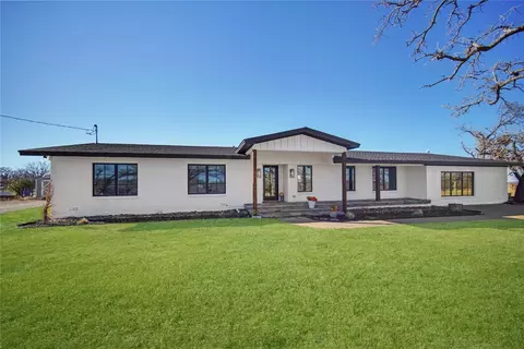 1438 W Archer W Archer St, Jacksboro, TX 76458