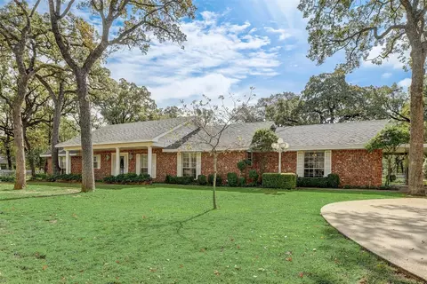 2004 Thousand Oaks Dr, Burleson, TX 76028