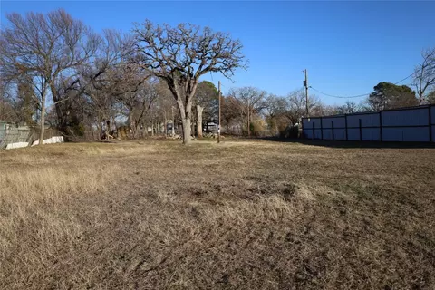 4208 N Main St, Cleburne, TX 76058