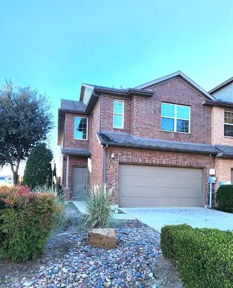 480 Hunt Dr, Lewisville, TX 75067