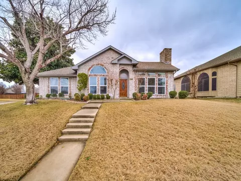 2046 Hearthstone Dr, Carrollton, TX 75010