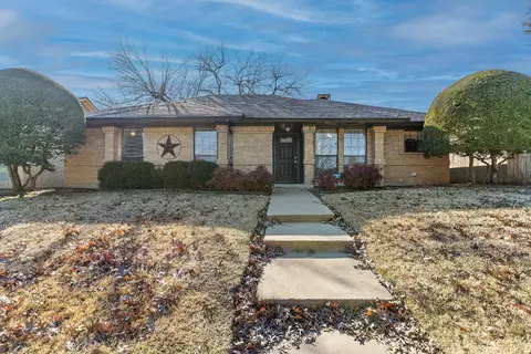 2009 Mobile Dr, Ennis, TX 75119