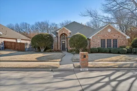 6703 Fox Glen Dr, Arlington, TX 76001