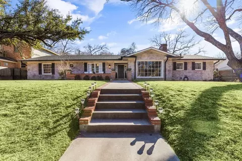 3813 Trailwood Ln, Fort Worth, TX 76109