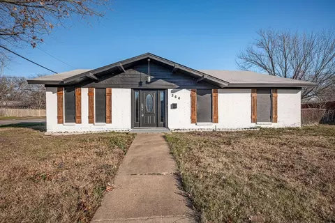 366 Forrest Hill Ln, Grand Prairie, TX 75052