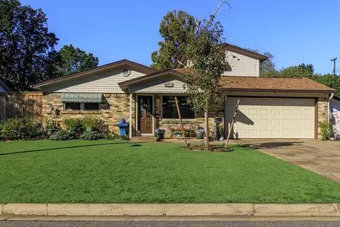 853 Russell Ln, Bedford, TX 76022