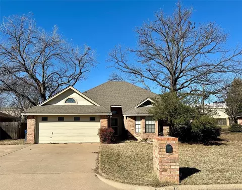 1208 Chaparral Ln, Granbury, TX 76048