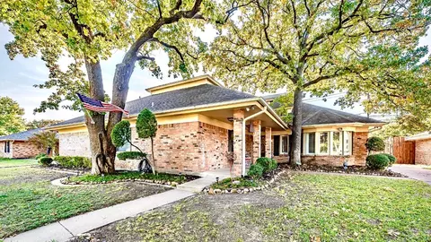 2520 Radcliffe Dr, Arlington, TX 76012