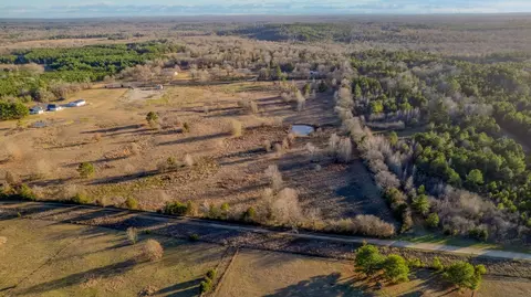 1120 E Twin Creeks Trl, Troup, TX 75789