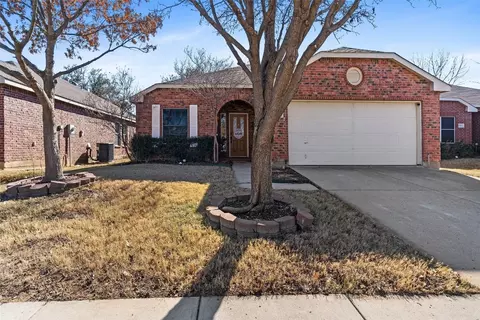 6108 Goldenrod Dr, Denton, TX 76208