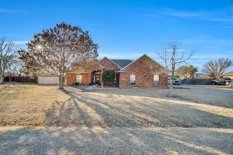 1106 E Sharpshire Dr, Waxahachie, TX 75165
