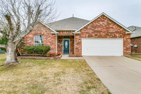 9004 Saratoga Rd, Fort Worth, TX 76244