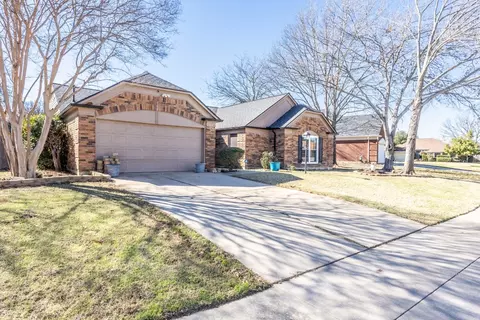 4351 Cantrell St, Grand Prairie, TX 75052