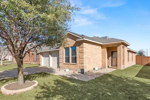 9120 White Swan Pl, Fort Worth, TX 76177