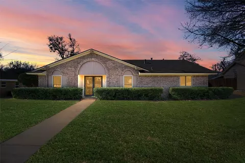 345 Merribrook Trl, Duncanville, TX 75116