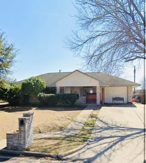 416 E Pleasantview Dr, Lacy Lakeview, TX 76705