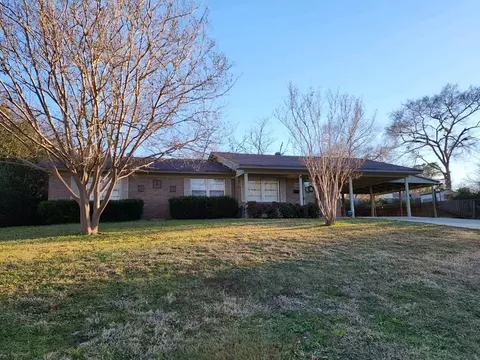 124 Woodside Dr, Palestine, TX 75802