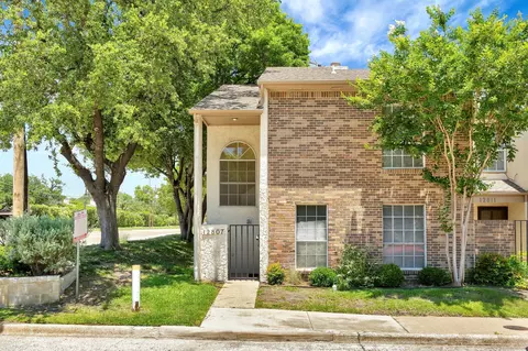 12807 Burninglog Ln, Dallas, TX 75243