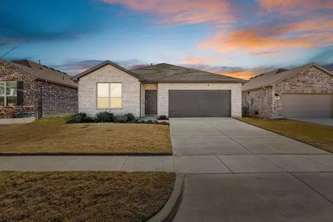 1458 Pleasant Knoll Trl, Aubrey, TX 76227