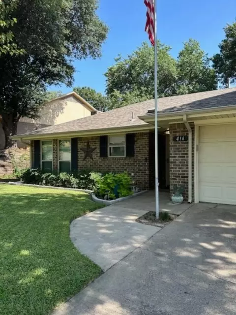 414 Oakview Dr, Grand Prairie, TX 75050