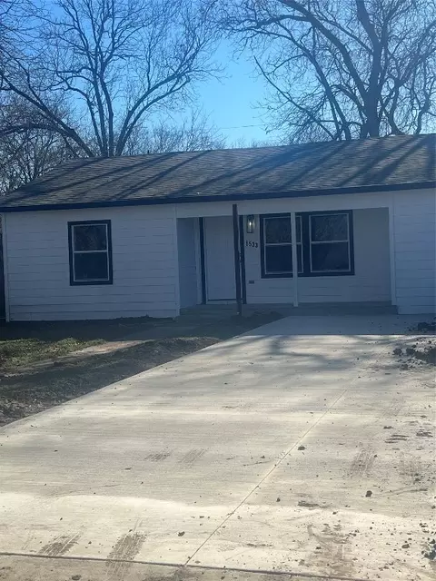 8533 Sussex Ct, White Settlement, TX 76108
