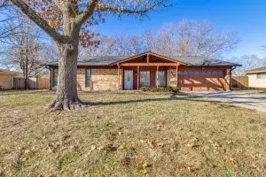 2206 Rex Cruse Dr, Sherman, TX 75092