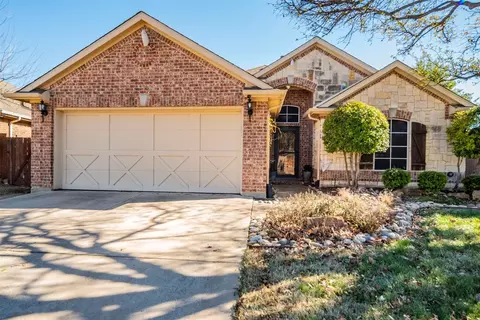 8574 Corral Cir, Fort Worth, TX 76244