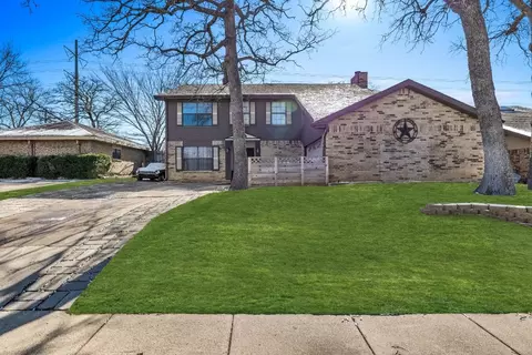 302 Laurel Ln, Euless, TX 76039