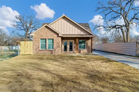 3323 Grayson St, Fort Worth, TX 76119