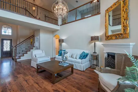 572 Indian Hill Dr, Oak Point, TX 75068