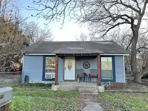 231 W Oneal St, Wills Point, TX 75169