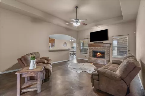 1220 Eagle Lake Dr, Azle, TX 76020
