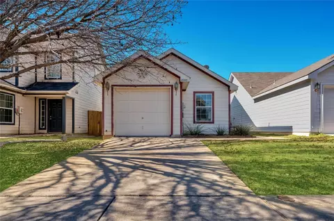 10700 Many Oaks Dr, Fort Worth, TX 76140
