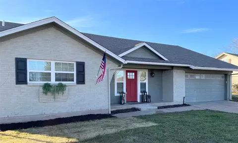 5904 Stonewall St, Greenville, TX 75402