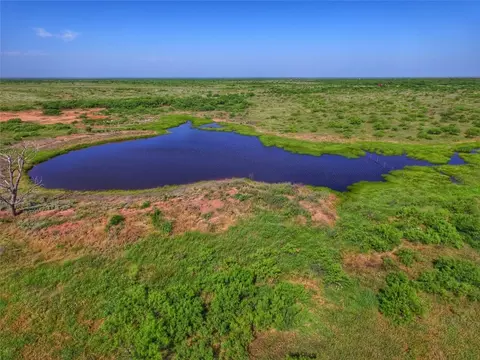 3413 Jennings Rd, Electra, TX 76360