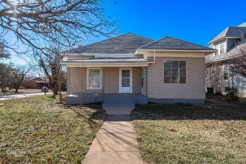 514 E Mcharg St, Stamford, TX 79553